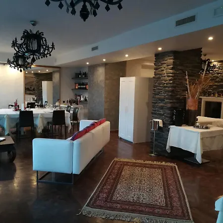 Il Ceppo Relais On The Lake * 발브로나